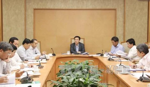 政府副总理王廷惠在会议上发表讲话。