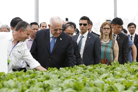 以色列总统鲁文·瑞夫林参观VinEco高工艺应用农业区