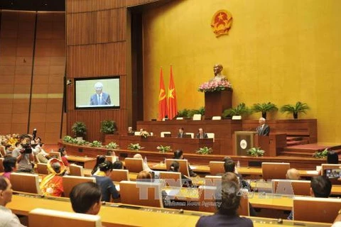 越南国会副主席汪周刘在见面会上发表讲话。（图片来源：越通社）