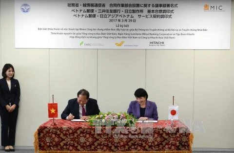 张明俊与高市早苗签署有关成立推进越南通信与传媒部与日本内务与传媒省之间的合作的联合工作小组协议。