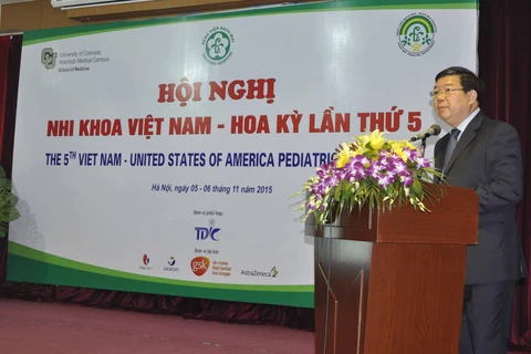 白梅医院院长阮国英​在会议上发表讲话