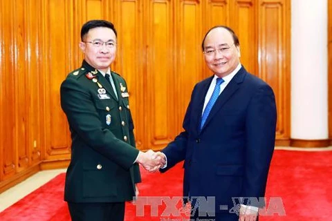 越南政府总理阮春福会见泰国皇家军队总司令素拉蓬·素瓦纳阿德大将