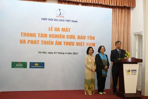 越南饮食研究、保护与发展中心领导班子（图片来源：http://www.baoxaydung.com.vn）