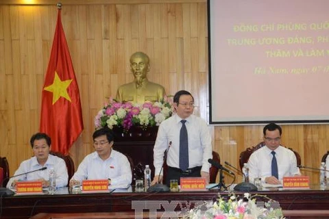国会副主席冯国显在会议上发表讲话（图片来源：越通社）