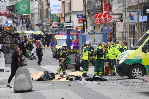 瑞典斯德哥尔摩卡车袭击事件现场（图片来源：independent）