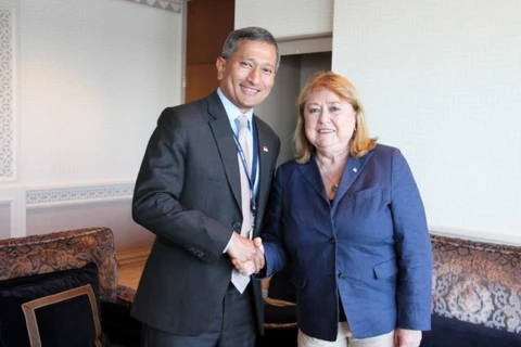 新加坡外交部长维文与阿根廷外长苏珊娜·马尔科拉。
