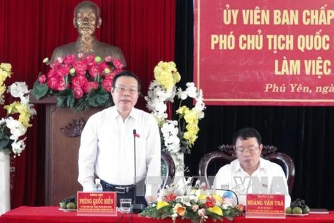 越南国会副主席冯国显在会议上发表讲话。