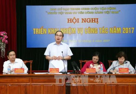 越南祖国阵线中央委员会主席阮善仁在会议上发表讲话