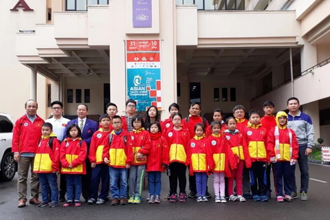 越南国际象棋队的各成员。