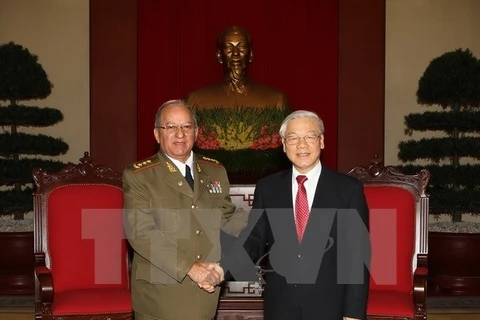 附图：越共中央总书记阮富仲2017年3月会见来访的辛特拉·弗里亚斯上将。