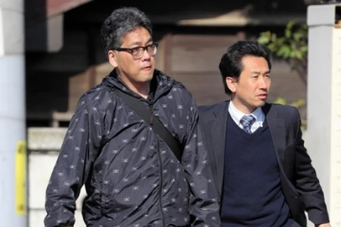 犯罪嫌疑人米原康正（Shibuya Yasumasa）（左）（图片来源：Asahi Shimbun）