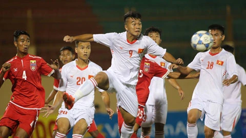 越南U19队（白衣）取得二连胜