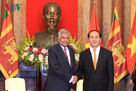 国家主席陈大光(右）会见斯里兰卡总理拉尼尔·维克勒马辛哈。（图片来源：《越南之声》）