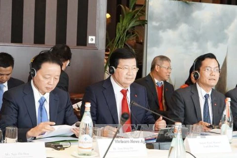 政府副总理郑廷勇（中）主持会议。（图片来源：越通社）