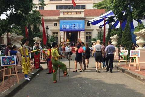 2017年越南图书节吸引众多读者前来参观