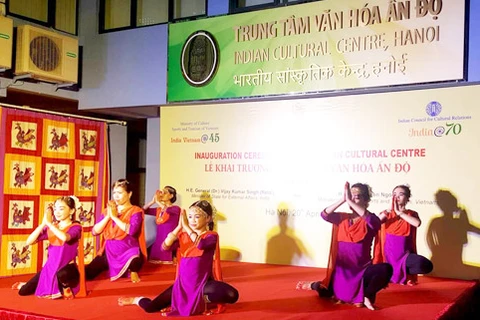 在印度文化中心落成仪式上表演的文艺节目。（图片来源：人民代表网）