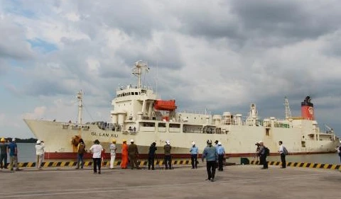巴拿马籍GL LANXIU号船舶抵达新港盖归。（图片来源：越南人民报） 