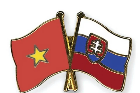 附图：越南和斯洛伐克国旗。（图片来源：因特网）