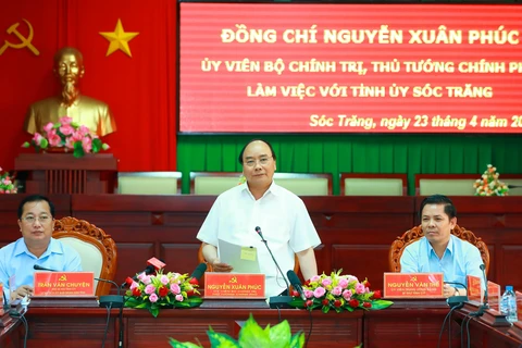 越南政府总理阮春福莅临朔庄省调研。（图片来源：越通社）