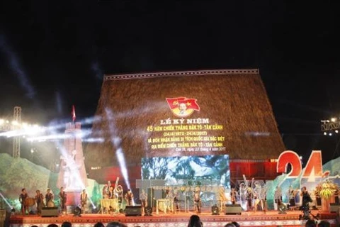 达多-新景胜利日45周年纪念典礼。（图片来源：越通社）