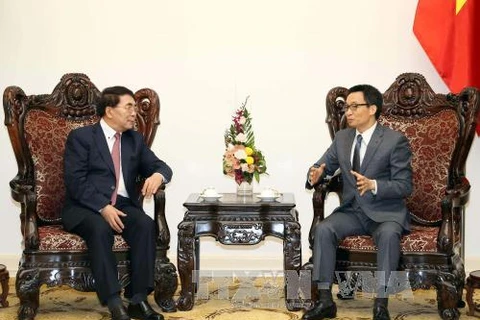 政府副总理武德儋（右）会见中国科学院院长白春礼。（图片来源：越通社）