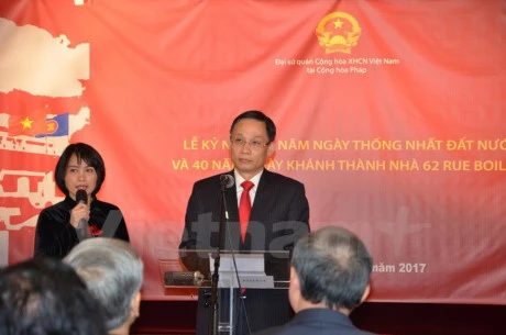 越南外交部副部长黎淮忠在纪念典礼上致辞。