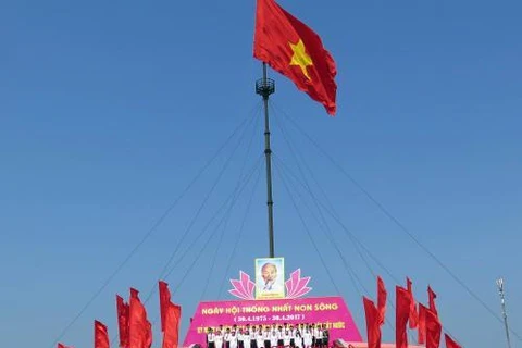 “统一江山”升旗仪式在广治省隆重举行。