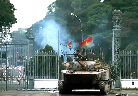 当年的越南军队装甲车挺进独立营