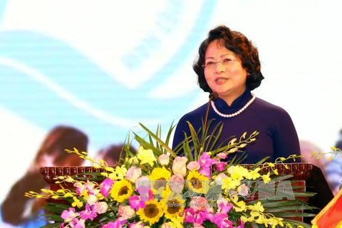 越南国家副主席邓氏玉盛。