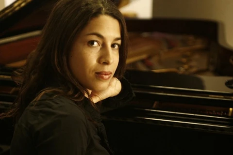 法国女钢琴家塞利梅纳•都德。