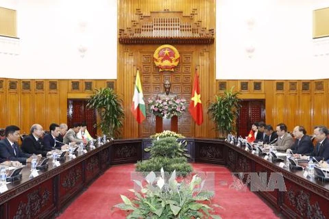 越南政府总理阮春福会见缅甸上议院议长曼温凯丹