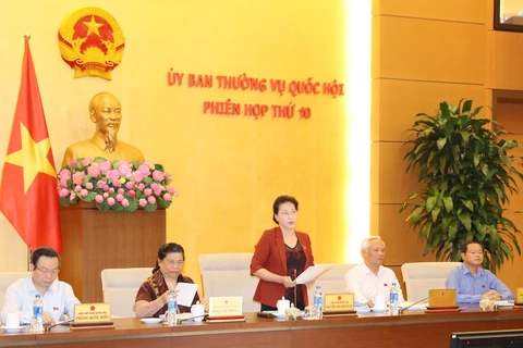 国会主席阮氏金银在会议上发表讲话。（图片来源：越通社）