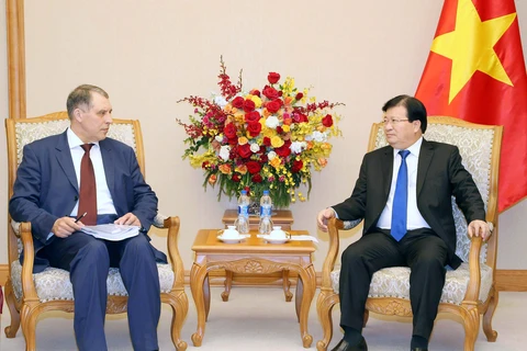 越南政府副总理郑廷勇在会见俄罗斯能源部副部长尤里·先秋林。（图片来源：越南政府门户网站）