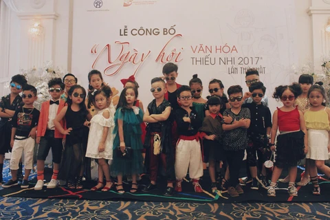 参加2017年儿童文化节公布仪式的儿童合影。（图片来源：因特网）