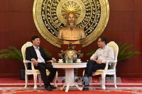 越南驻华大使邓明魁会见越共中央候补委员、胡志明共青团中央书记处第一书记黎国峰。