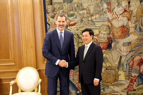 范平明副总理会见西班牙国王费利佩六世。（图片来源：越通社）