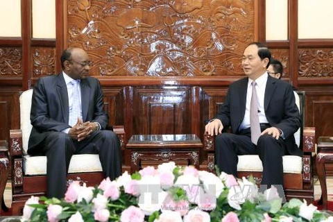陈大光主席（右）会见苏丹大使。