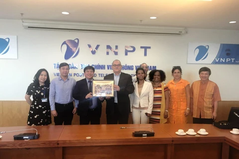 CubaTel电信公司代表团对越南电信集团(VNPT)进行工作访问。