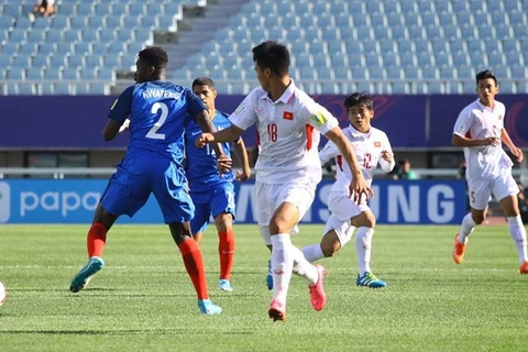 越南球员们在本场比赛中踢得非常积极。（图片来源：越南人民报）