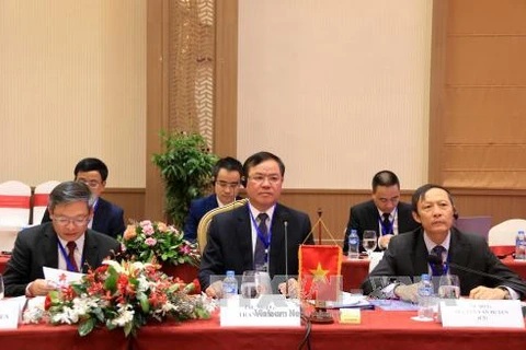 越南公安部警察总局代总局长陈文卫（中）率团出席会议。