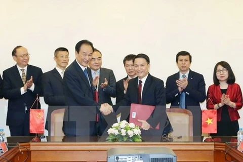 越通社与新华社签署新合作协议的场景