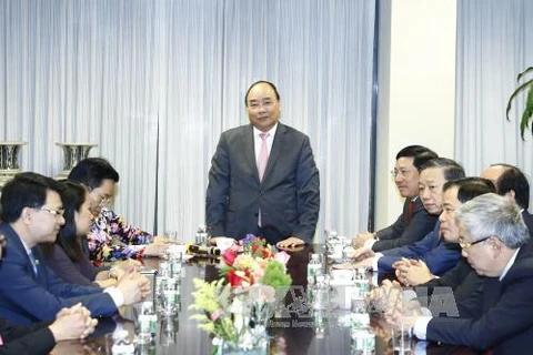 越南政府总理阮春福与越南常驻联合国代表团干部人员。