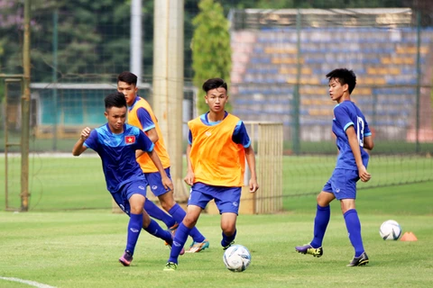 越南U15男足队球员在训练中。