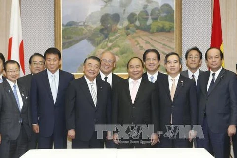 越南政府总理阮春福会见日本众议院议长大岛理森。