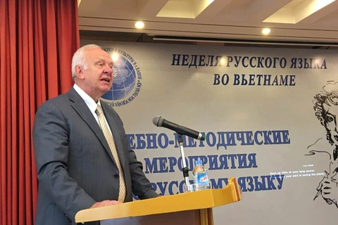 俄罗斯驻越大使康斯坦丁·弗努科夫在开幕式上发表讲话。