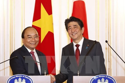 越南政府总理阮春福与日本首相安倍晋三