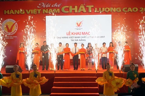 2017年越南高质量商品展销会开幕式全景。​（图片来源：http://dangcongsan.vn）