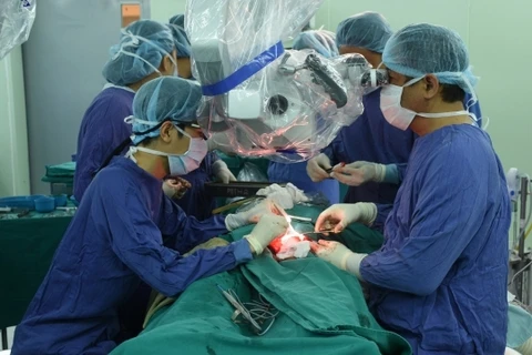 越南为一名皮肤癌患者成功实施面部整形手术。​（图片来源：越南人民报）