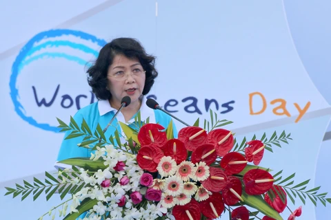 国家副主席邓氏玉盛在集会上发表讲话。（图片来源：越通社）