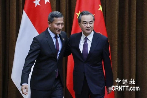 新加坡外长维文与中国外长王毅。（图片来源：http://news.nanyangpost.com） 